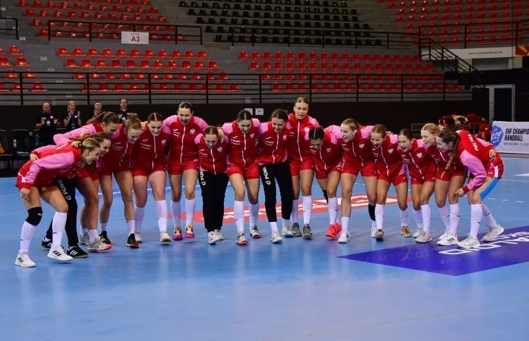 Wygrana i porażka reprezentacji z zawodniczkami Suzuki Korony Handball Kielce w składzie