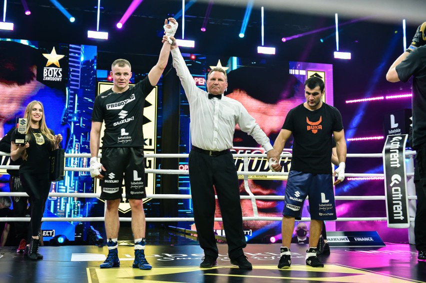 Daniel Adamiec wygrał zawodową walkę na gali Suzuki Boxing Night 12 w Słupsku. Zwyciężył też Bartosz Gołębiewski. Zobacz zdjęcia