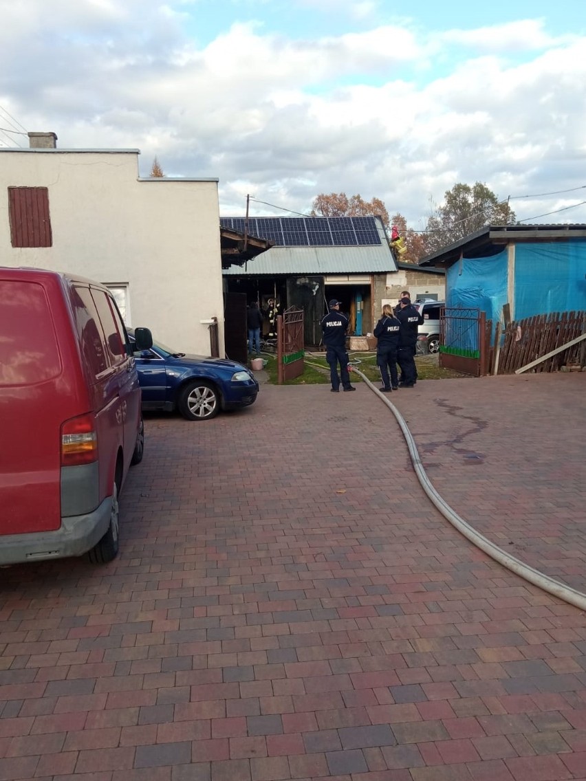 Pożar warsztatu z samochodem w środku w miejscowości Górny Młyn. W akcji cztery zastępy strażackie