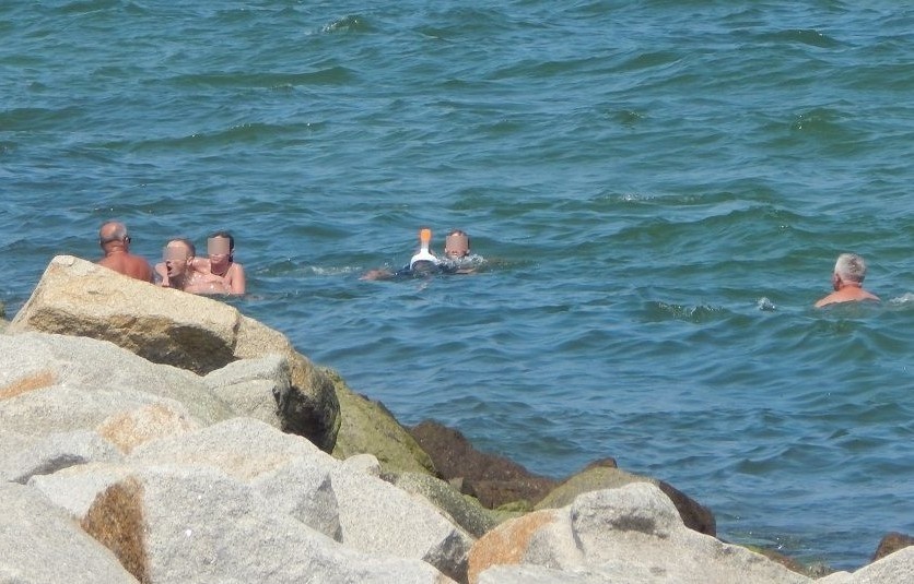 Dzięki plażowiczom dwie nastolatki bezpiecznie wyszły z wody