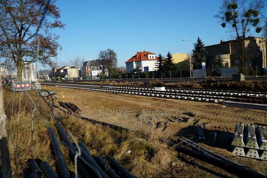 Prace na budowie tramwaju na Naramowice nie zwalniają i już...
