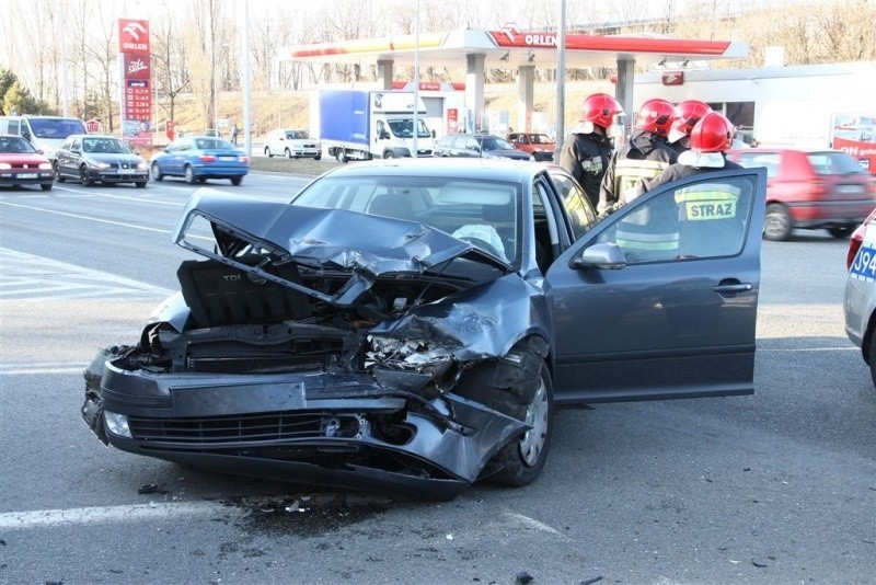 Citroen berlingo i skoda octavia zderzyły się na...