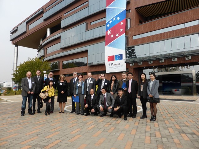 Wałbrzyska strefa rozwija współpracę z ChinamiUczestnicy delegacji wzięli udział w konferencji w Centrum Współpracy Chińsko - Europejskiej w miejscowości Guangzhou