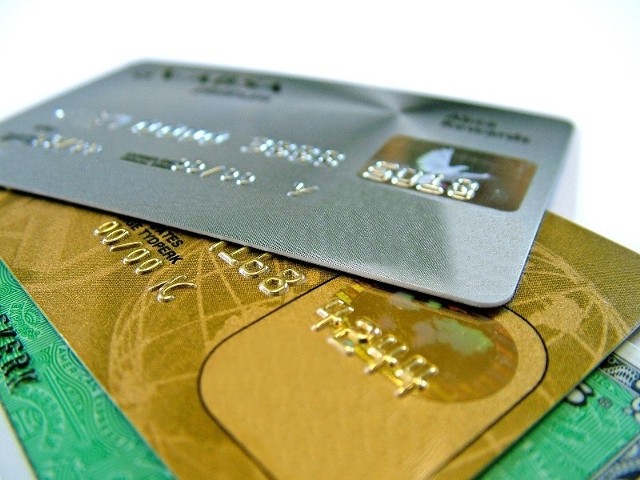Polacy używają już ok. 32 mln kart płatniczych