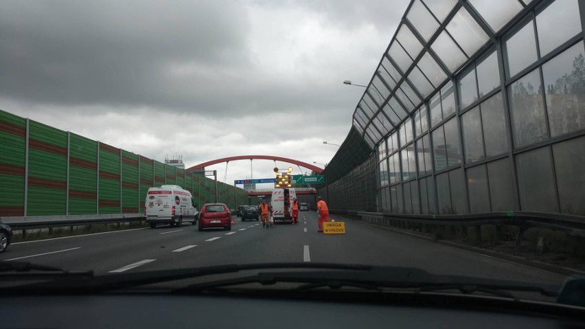 Wypadek na A4 w Katowicach. Zablokowane zostały 2 pasy,...