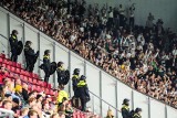 Kibice Legii Warszawa na wyjazdowym meczu z AZ Alkmaar w Holandii. Ponad tysiąc osób, wsparcie od ADO Den Haag