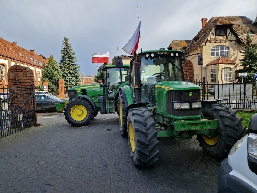 Protest rolników podczas konwencji PiS w Lesznie