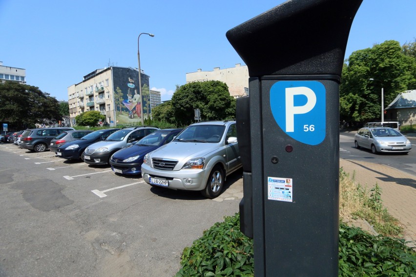 Jest parking, będą mieszkania albo usługi. Co miasto planuje przy ul. Jasnej? 