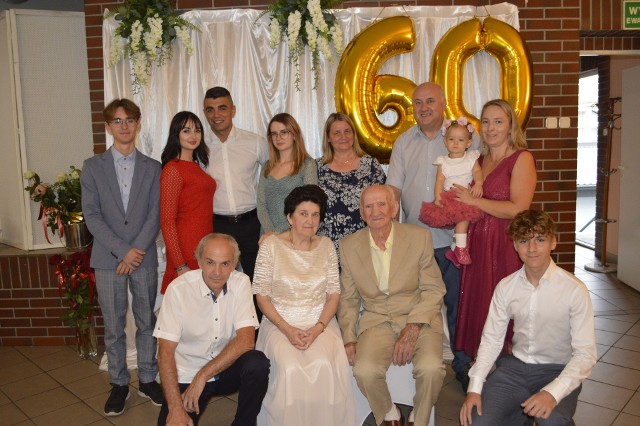 60. rocznicę ślubu państwo Urszula i Stanisław Grzelkowie z Kamienia spędzili w gronie najbliższej rodziny.