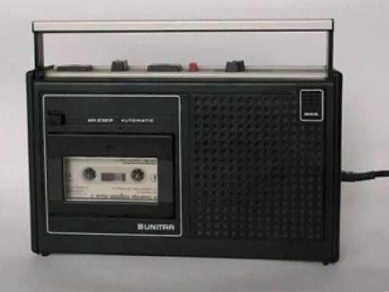 Radiomagnetofon z Unitry. Oczywiście na kasety.