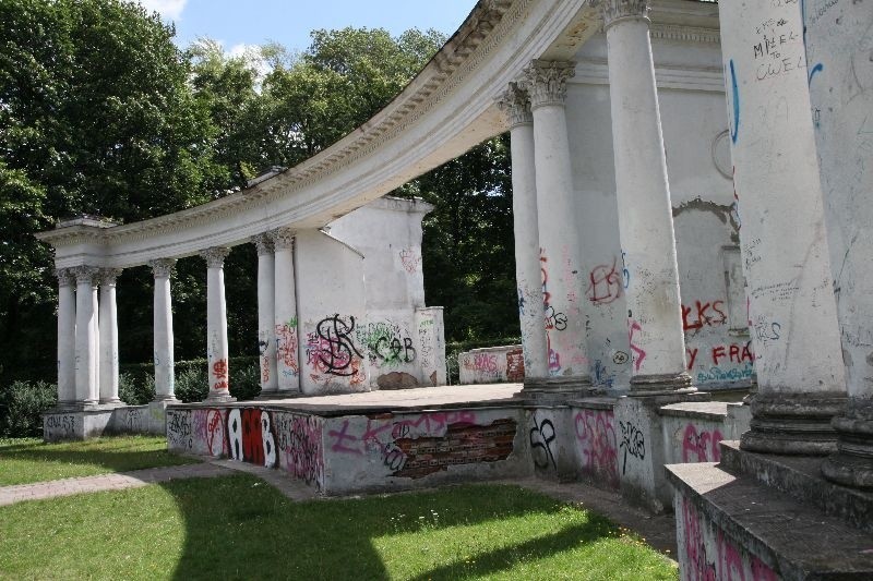 Park im. Poniatowskiego odzyska blask. Fontanna, amfiteatr i nowoczesna toaleta [zdjęcia]