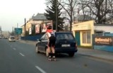 Pirat na rolkach jechał ulicami Poznania (wideo)