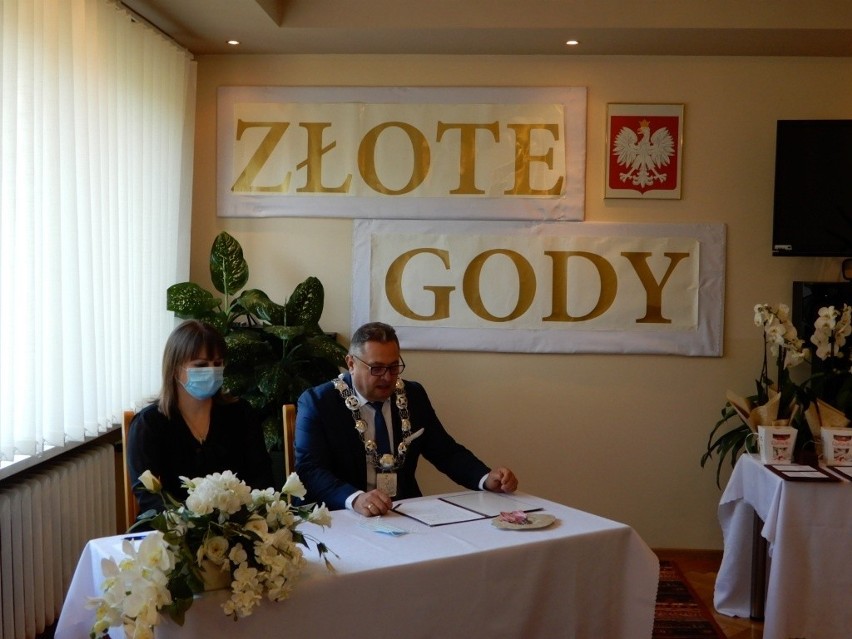 Złote Gody w gminie Bejsce. Piękny jubileusz obchodziło siedem par małżeńskich. Były medale, gratulacje i życzenia [ZDJĘCIA]