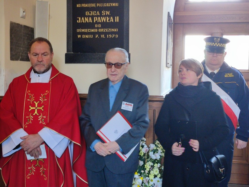 Podczas uroczystości w kościele WNMP w Oświęcimiu oddano...