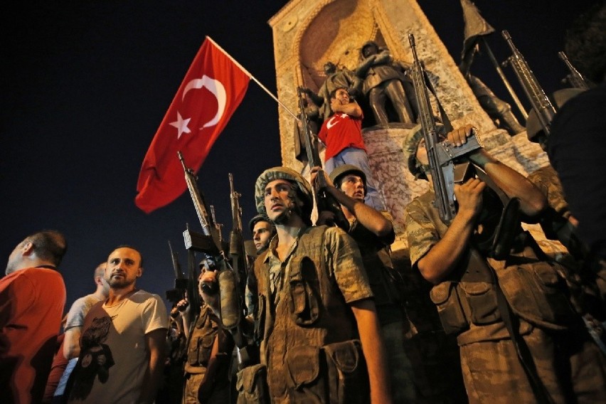Zamach stanu w Turcji. Wojsko: Przejmujemy władzę