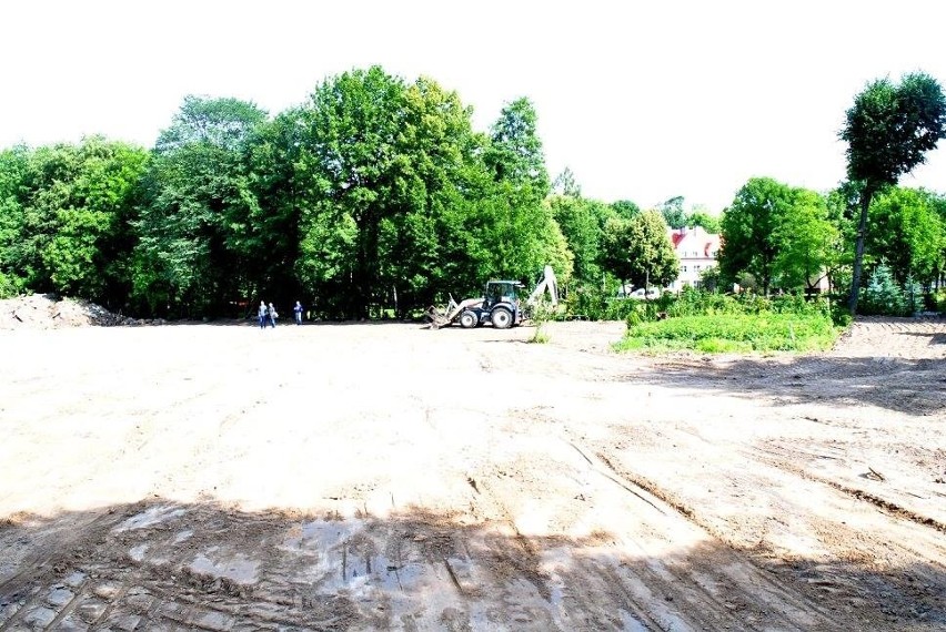 Kłobuck: Ruszyły remonty boisk przy dwóch szkołach [ZDJĘCIA]