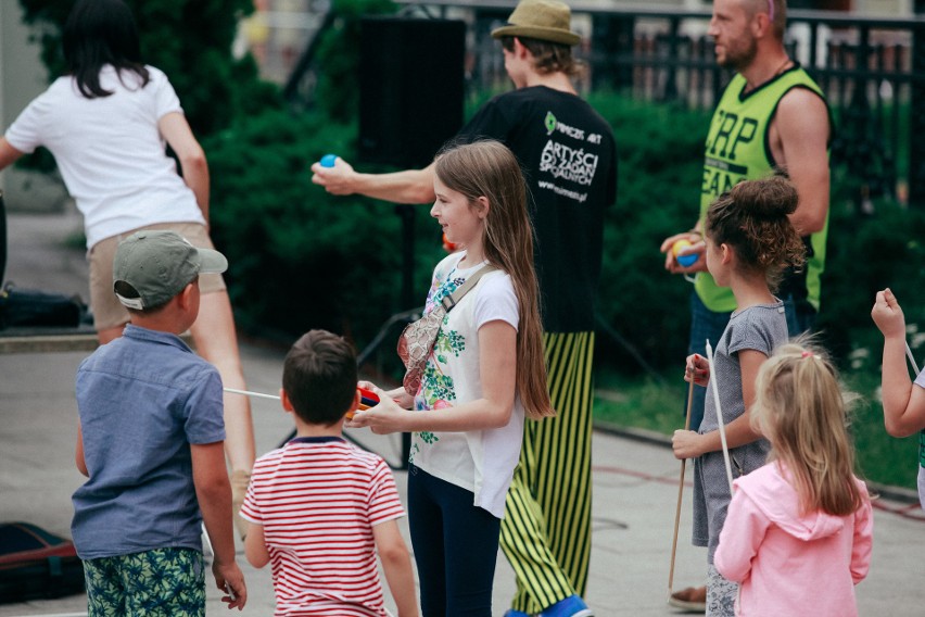 Organizatorem festiwalu Busker Fest jest Fundacja Inicjatyw...