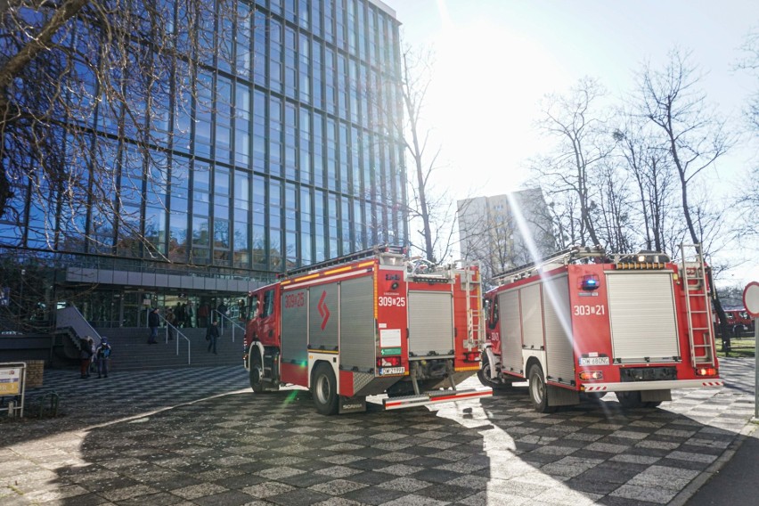 Akcja straży pożarnej na Uniwersytecie Ekonomicznym we...