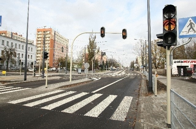 Nowe sygnalizatory ustawiono między innymi przy skrzyżowaniu...