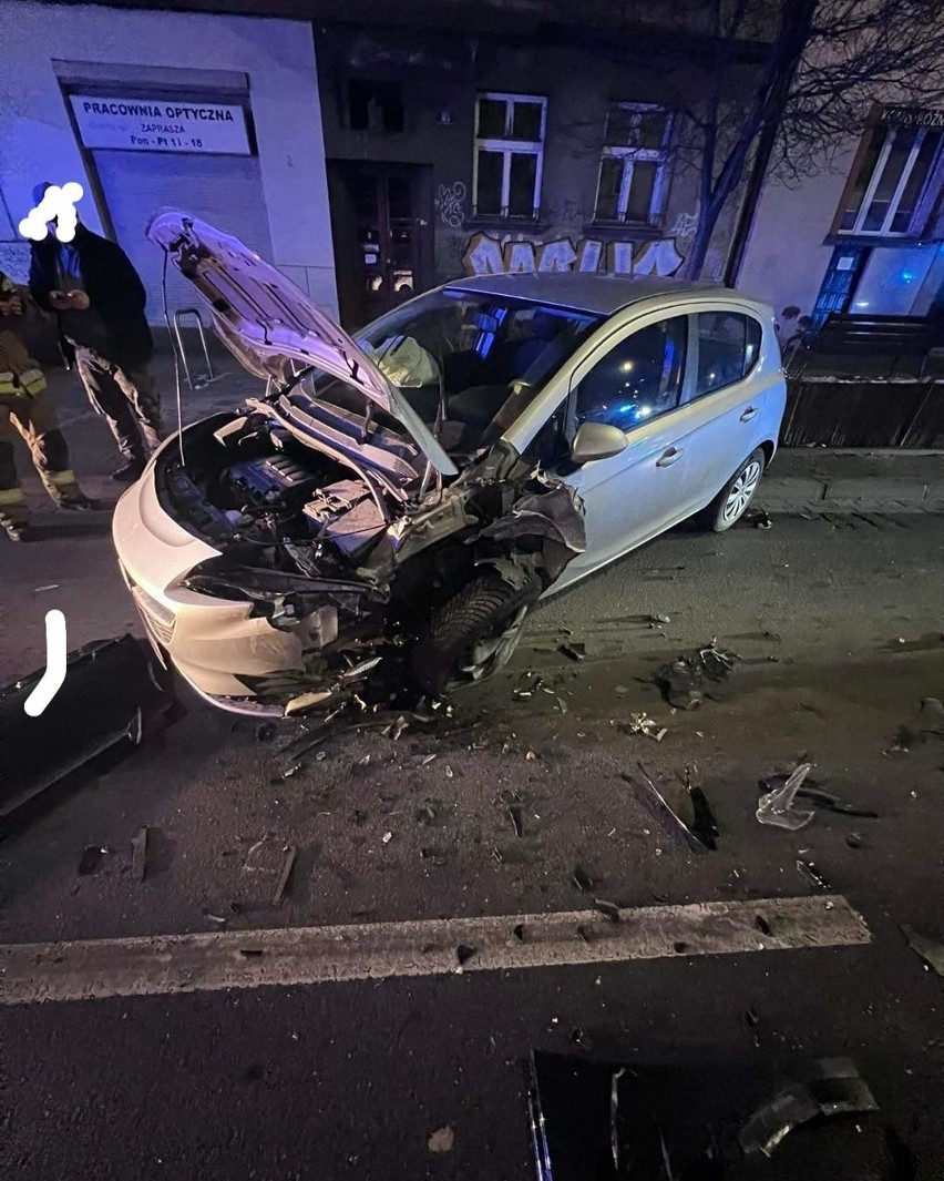 Groźny, nocny wypadek w centrum Krakowa na ulicy Czarnowiejskiej. Sprawca uciekł