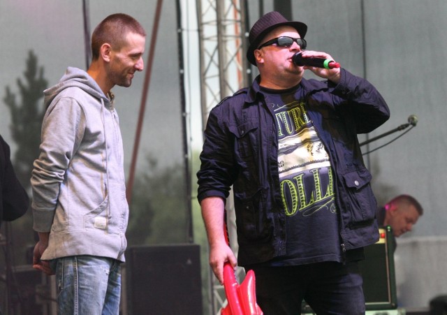 Zanim na scenie zaprezentował się zespół Big Cyc, jego lider Krzysztof Skiba na scenie zaprosił chętnych do udziału w konkursach.