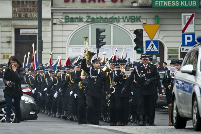Święto strażakaW Dniu św. Floriana strażacy przeszli przez miasto w barwnym pochodzie z orkiestrą na czele.