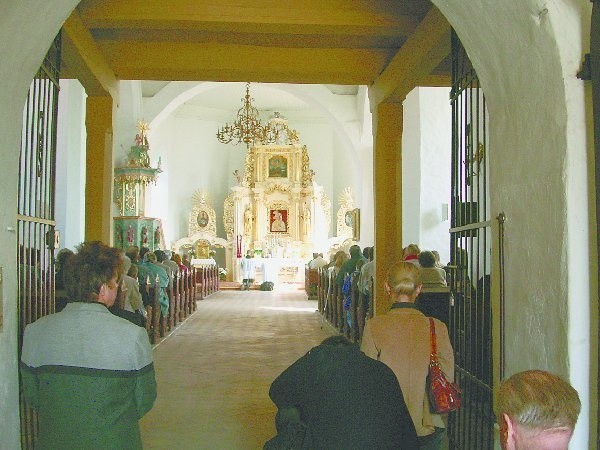 Wczoraj o godz. 15 w kościele św. Andrzeja  mieszkańcy modlili się na nabożeństwie  różańcowym.