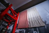 Pierwszą polską flagę, która zawisła nad Wrocławiem uszyła więźniarka z obozu pracy. Rozmowa z Kamillą Jasińską z IPN
