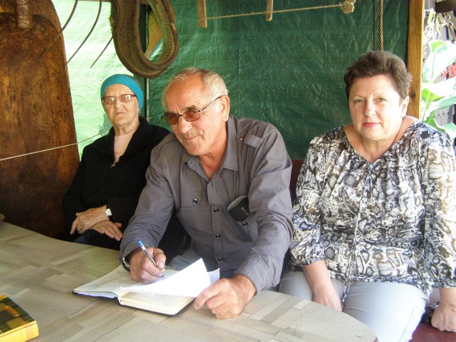 Mieszkańcy zapowiadają protest. Na zdj. od lewej: Maria Paszkot, Józef Romanowski i Urszula Kowalczyk