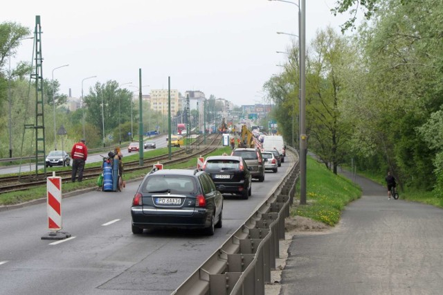 W nocy z niedzieli na poniedziałek na odcinku rondo Starołęka - Dolna Wilda został wyłączony z ruchu jeden z pasów jezdni