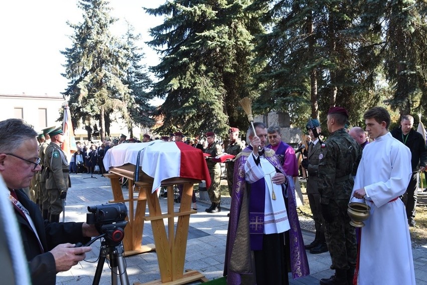 Nowy Sącz. Tłumy sądeczan na powtórnym pochówku gen. Bronisława Pierackiego