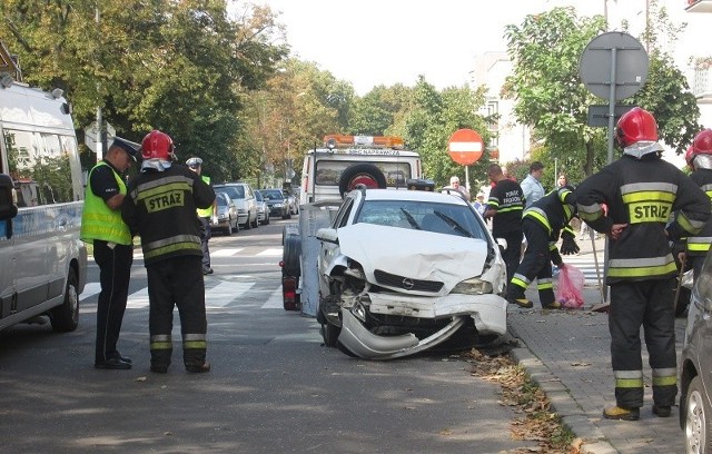 Kasprzaka/Potworowskiego: Kolizja trzech aut. Sześć osób rannych