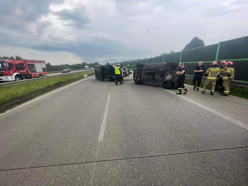 Wypadek BMW na A1. Autostrada zablokowana po wypadku BMW z lawetą