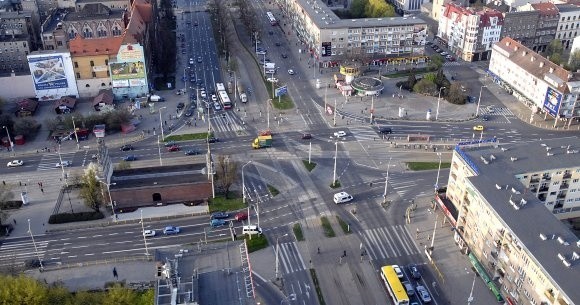 Jest szansa, że do 2013 roku wszystkie narożniki przy Bramie Portowej będą w końcu zabudowane. Obok dawnej Galerii Centrum (w lewym dolnym rogu zdjęcia) ma powstać kilkunastopiętrowy biurowiec.