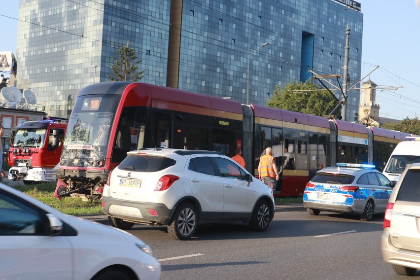 Zderzenie dwóch tramwajów na al. Mickiewicza. 25 osób poszkodowanych ZDJĘCIA