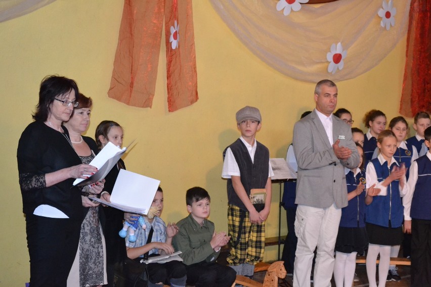 Sosnowiec: Szkoła Podstawowa nr 15 otrzymała nowy sztandar [ZDJĘCIA]