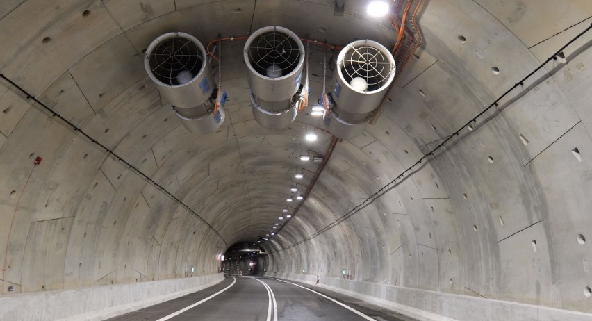Tunel ma długość blisko 1,5 km, będzie w nim obowiązywać...