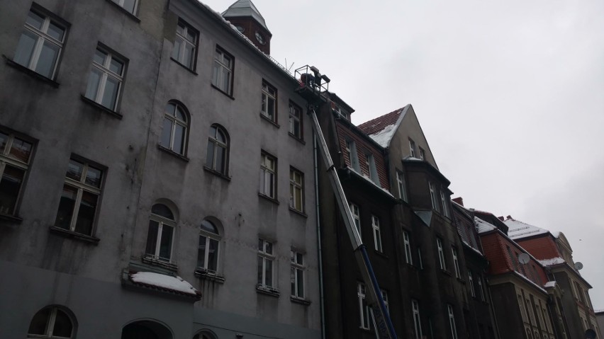 Odśnieżanie dachów w Katowicach 9 stycznie 2019