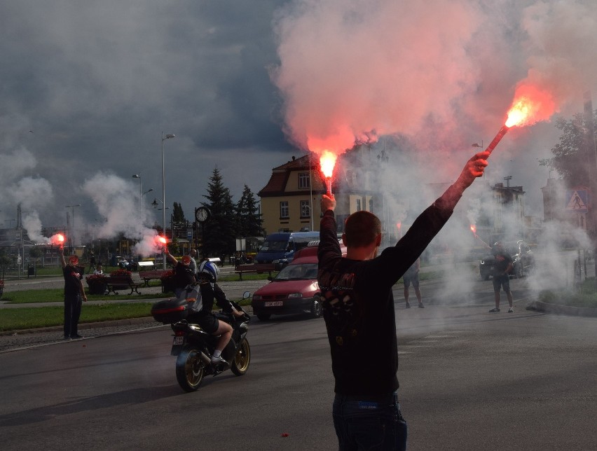 Zapalili flary w Godzinę W w Skarżysku