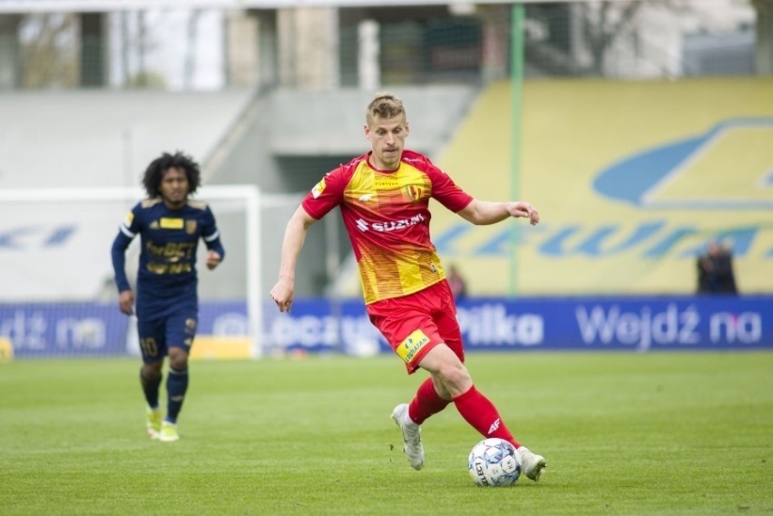 Korona Kielce po bardzo dobrym meczu wygrała w Łodzi z Widzewem 2:1 i zachowała szanse na bezpośredni awans do ekstraklasy!!!