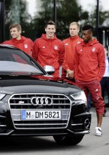 Robert Lewandowski i jego koledzy z Bayernu dostali nowe samochody Audi (ZDJĘCIA)