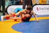 Blisko dwustu młodych zapaśników stylu wolnego walczyło o medale mistrzostw Polski. Wielkie emocje na matach w Staszowie
