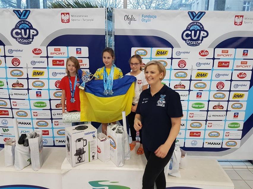 Mistrzyni olimpijska wręczała medale słupskim pływakom [zdjęcia]