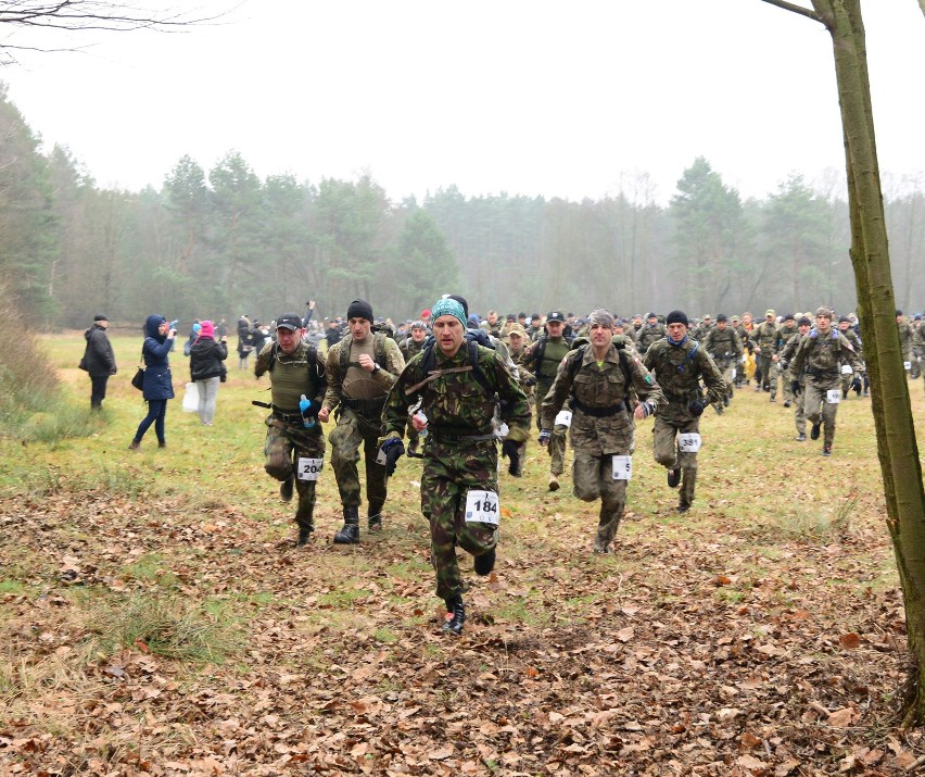 Maraton Komandosa co roku biegną setki zawodników