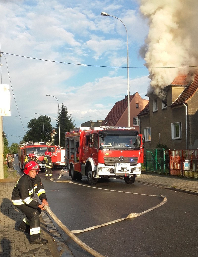 Pożar domu na Stabłowicach (ZDJĘCIA)