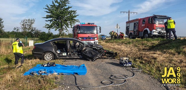 Wypadek na Dolnym Śląsku. 3 osoby ranne, jedna zakleszczona w aucie