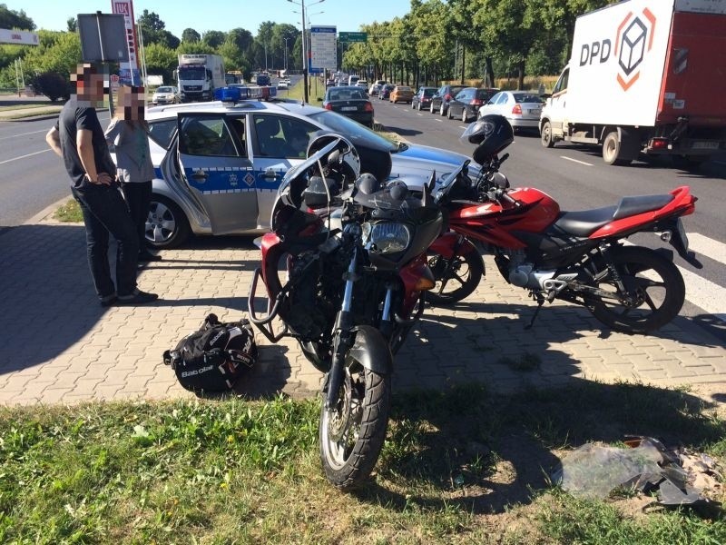 Wypadek na Strykowskiej. Samochód zderzył się z motocyklistą [zdjęcia]