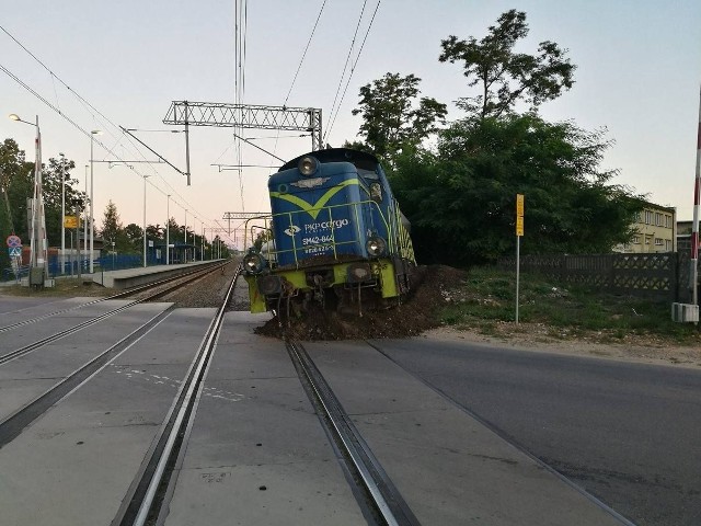 Przypuszczalnie dyżurny ruchu zauważył, że jedzie pociąg widmo i skierował skład na ślepy tor, gdzie lokomotywa i pierwszy wagon wykoleiły się. 