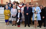 Wyjątkowe zdjęcia nowych księży z diecezji kieleckiej z rodzinami i przyjaciółmi po uroczystych święceniach 