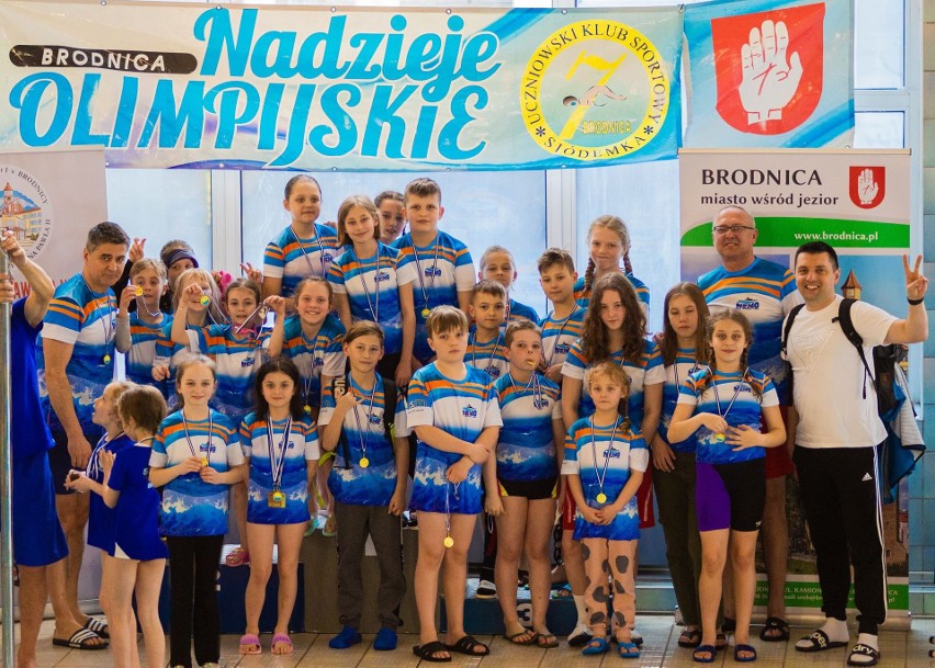 Pływacy z lipnowskiego NEMO przywieźli z zawodów w Brodnicy jedenaście medali!